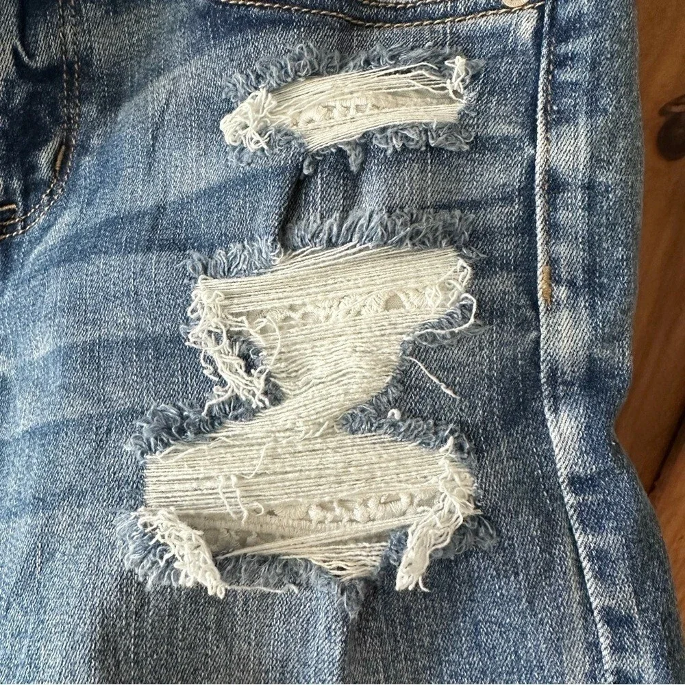 American Eagle Distressed Cutoff Jean Shorts w/Lace Appliqué - Size 8